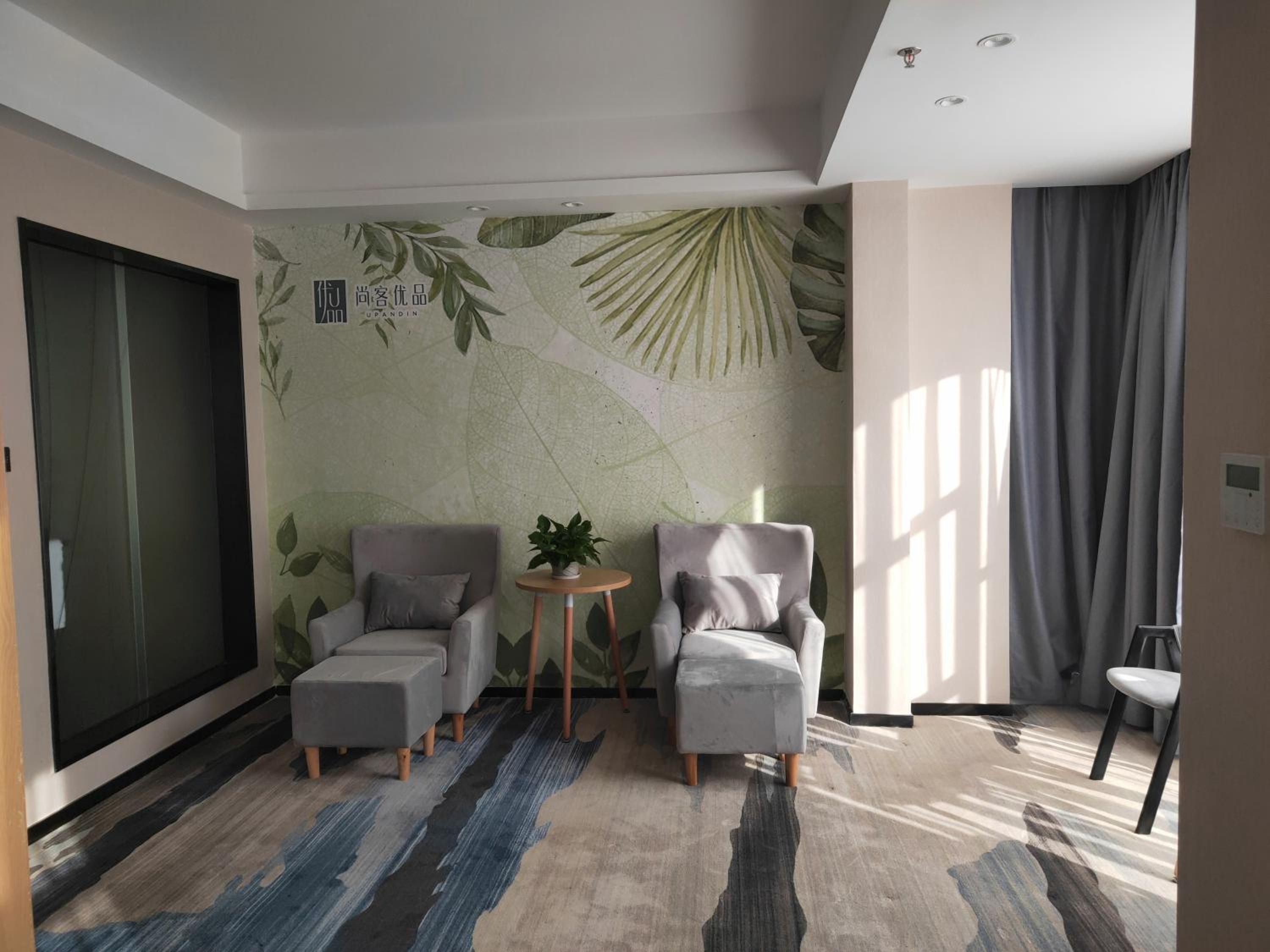 Standard King Room photo 1