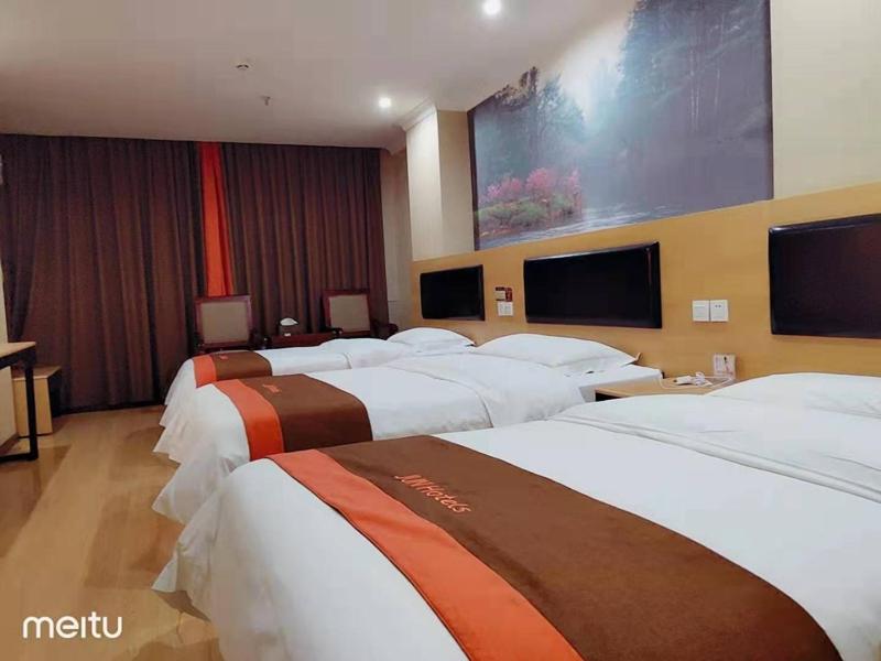 Deluxe Triple Room photo 1