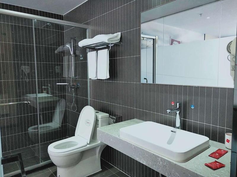 Standard Twin Room - Photo 11