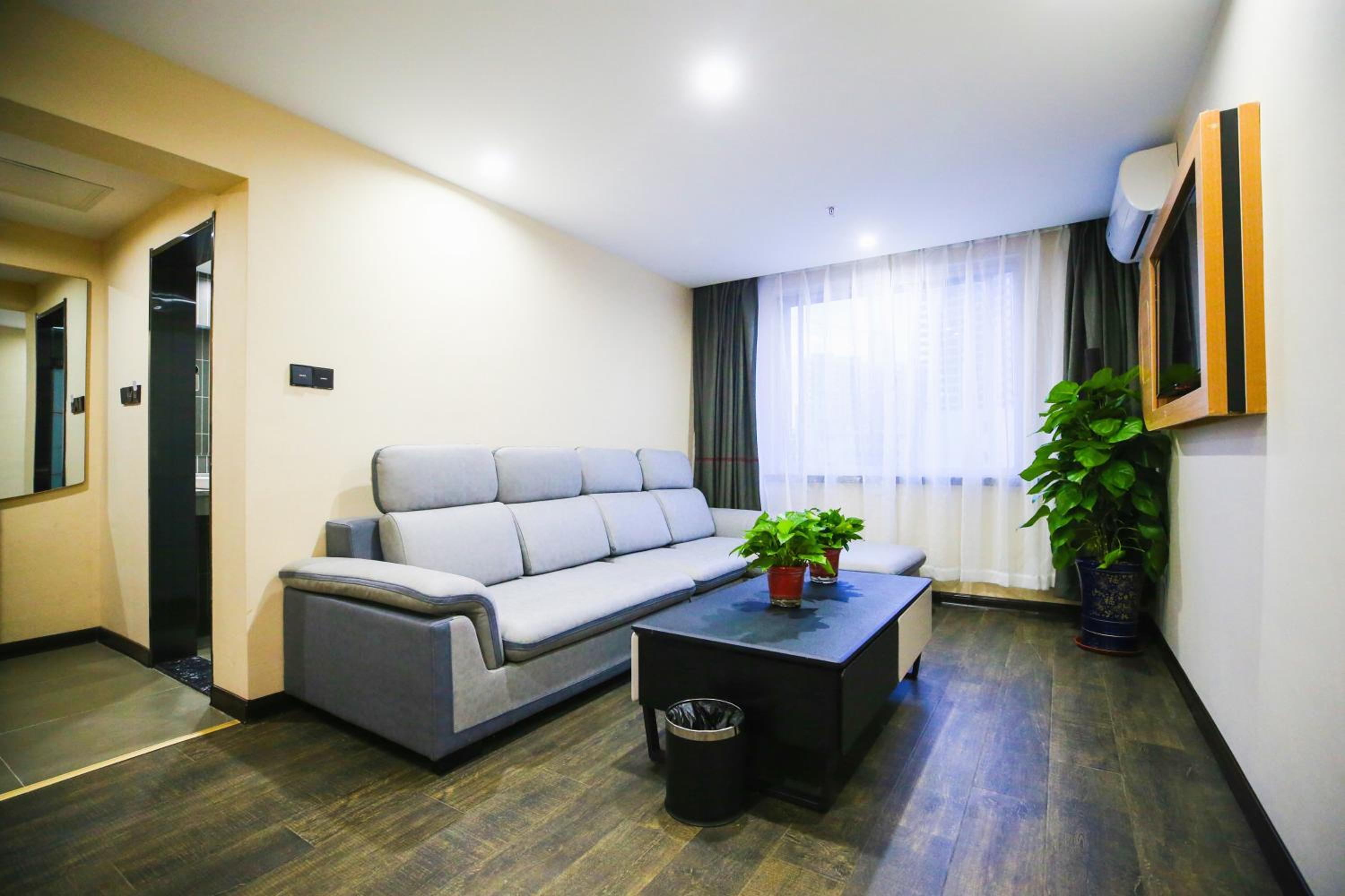 Business Suite photo 3
