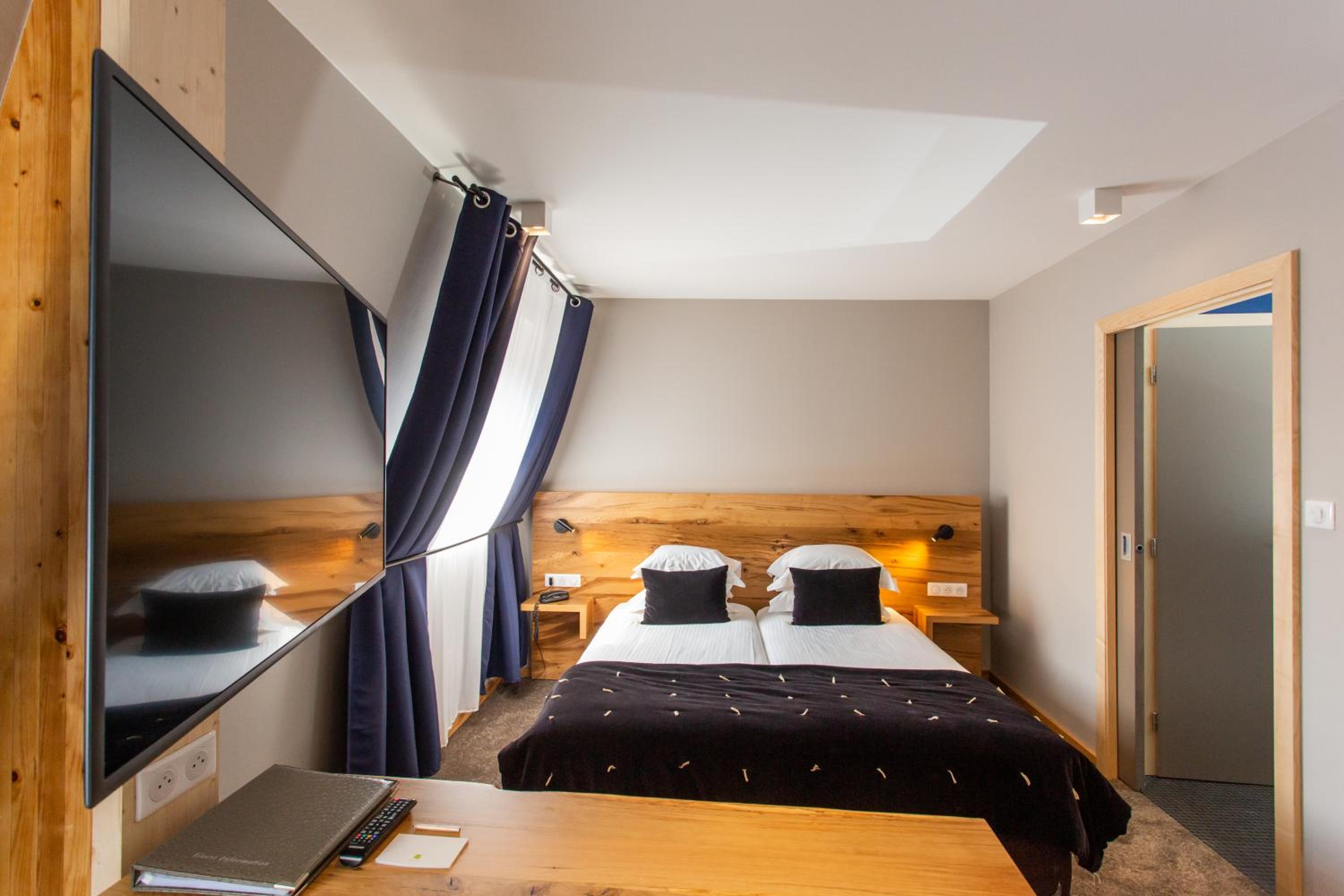 Deluxe Room - Photo 1