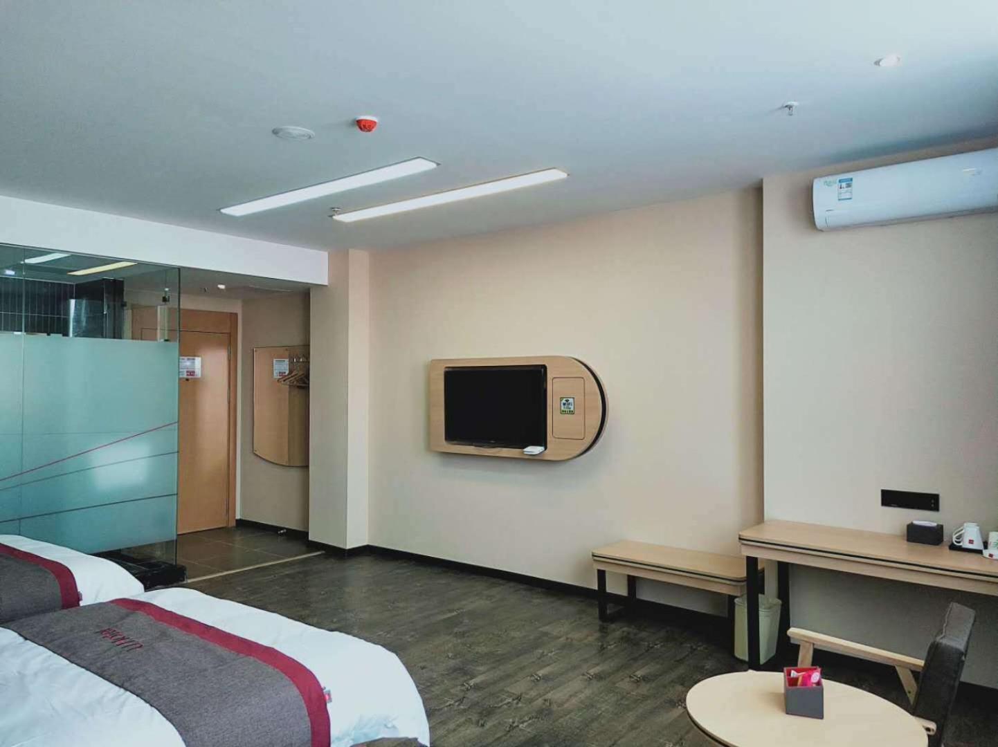 Standard Twin Room - Photo 1