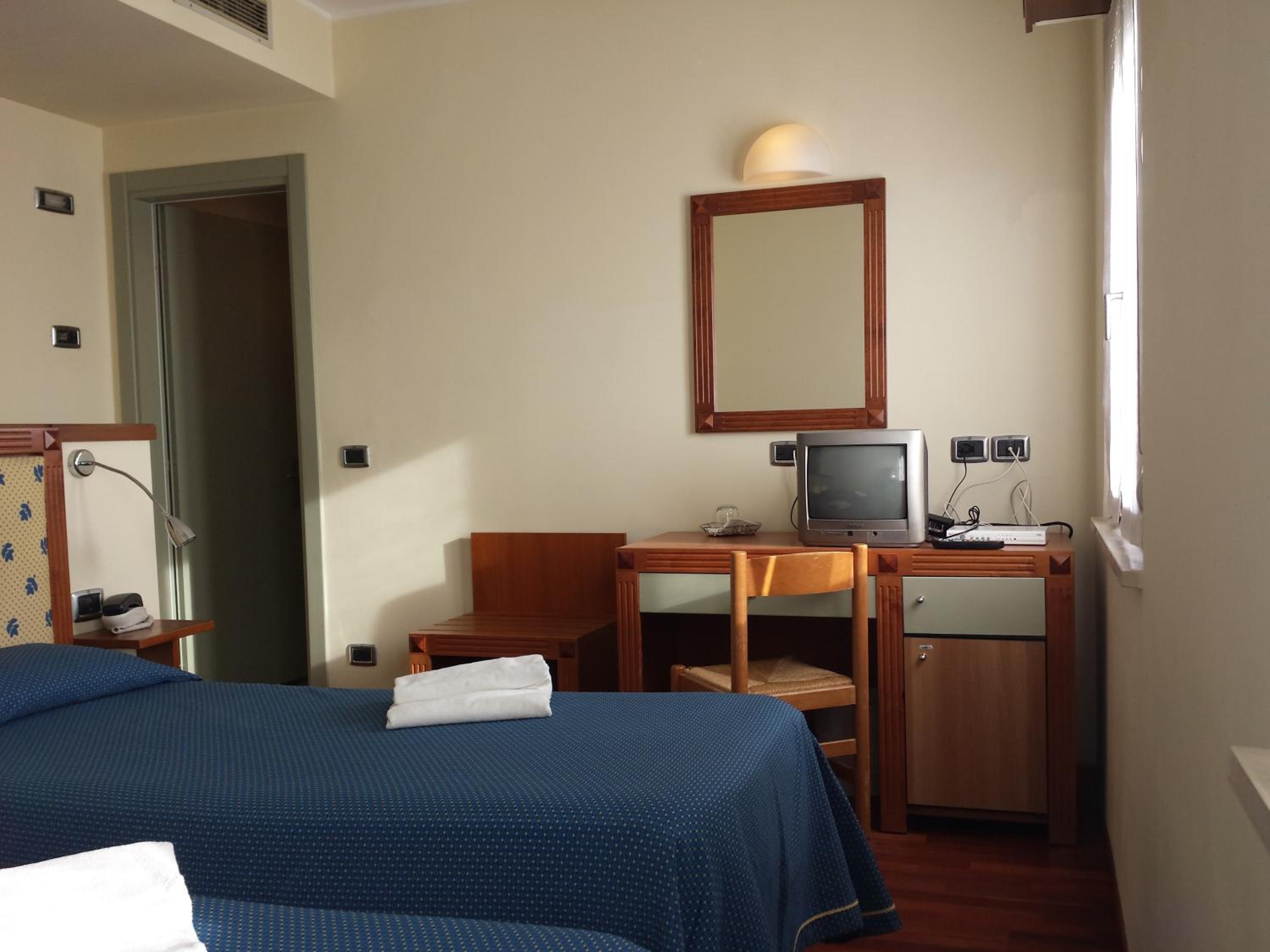 Double Room - Photo 5