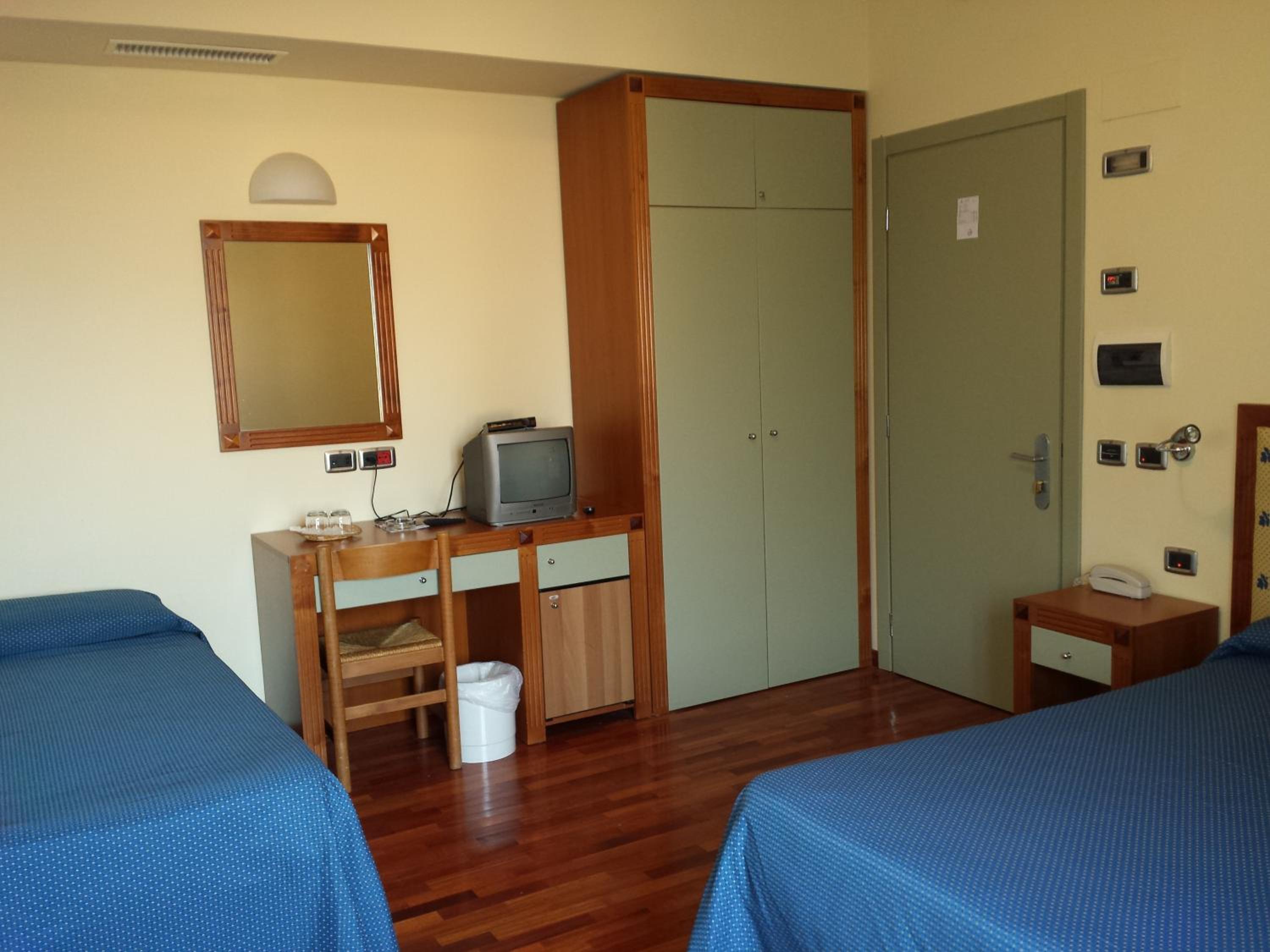 Triple Room - Photo 2