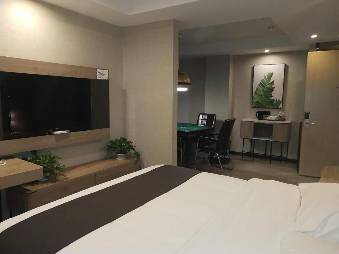 Family Room photo 1
