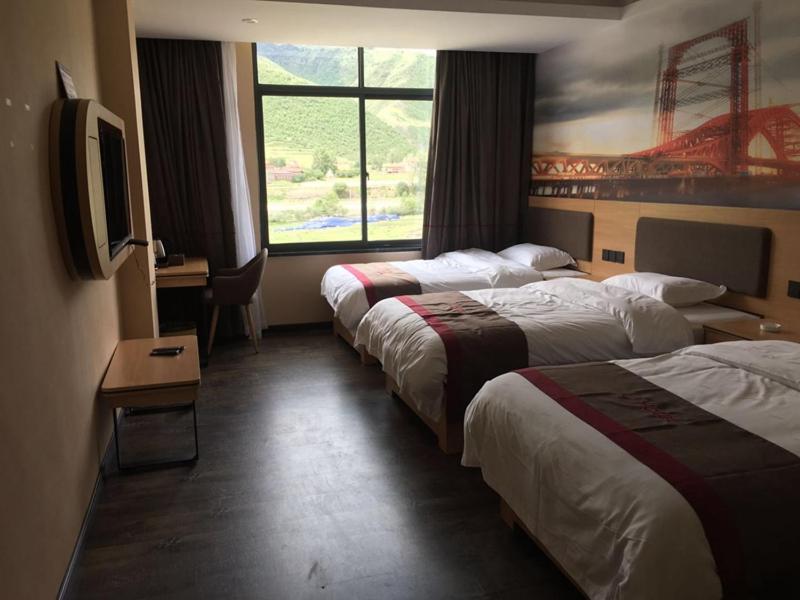 Deluxe Triple Room photo 2