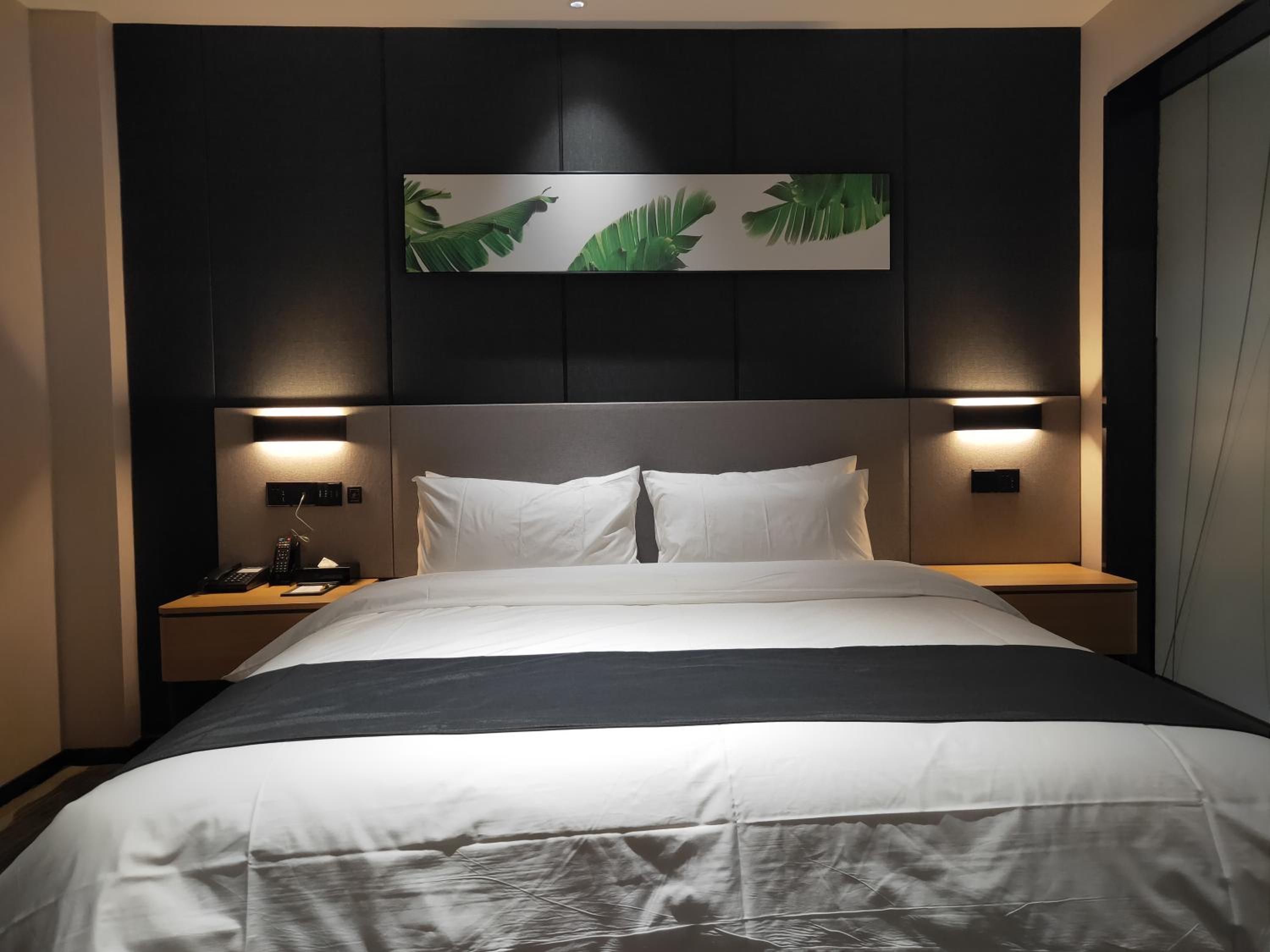 Standard King Room photo 2