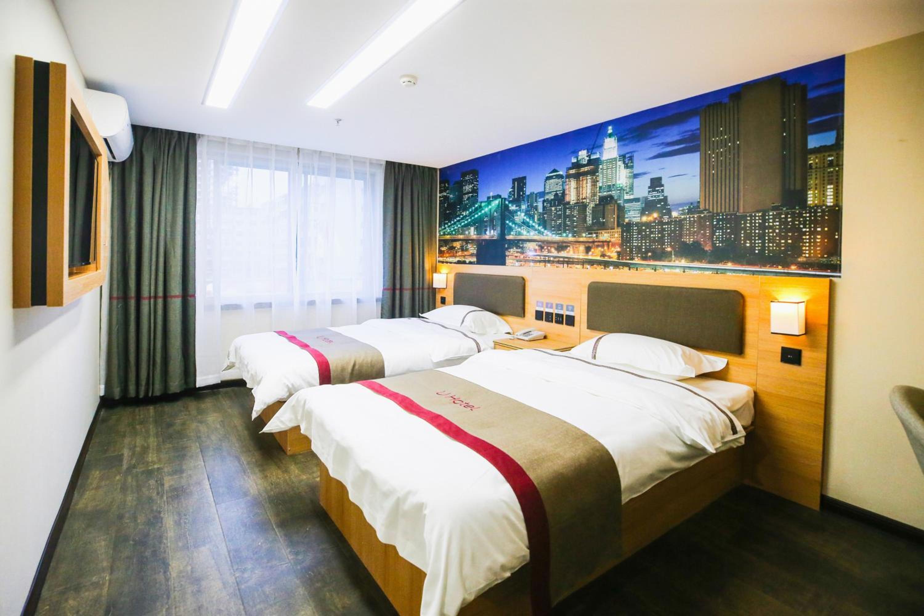 Standard Twin Room photo 2
