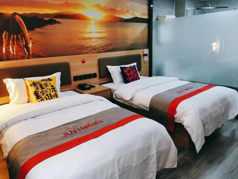 Standard Twin Room photo 2