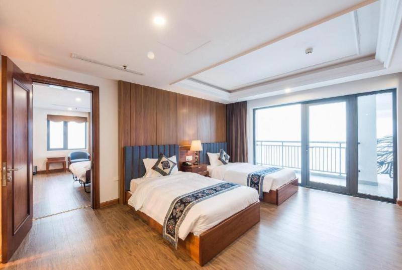 Superior Balcony Room - Photo 4