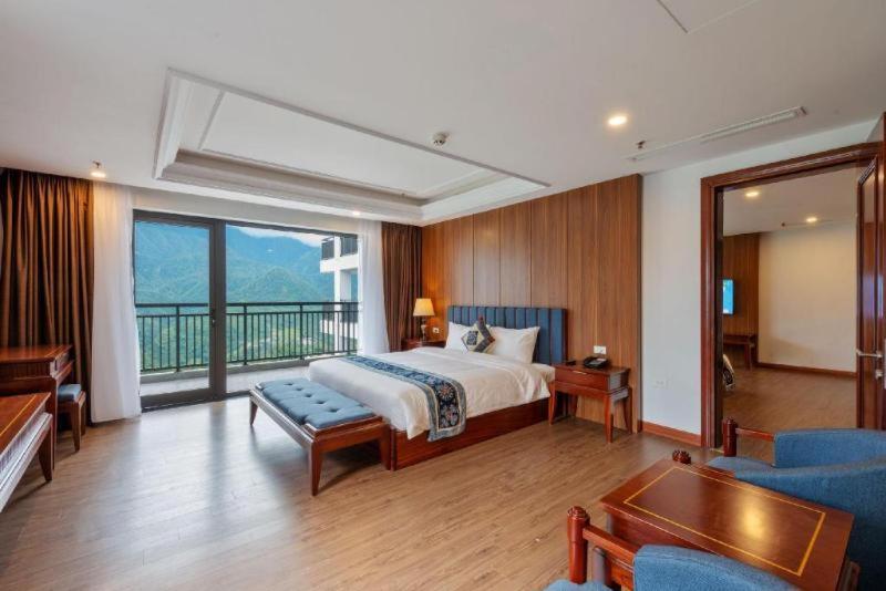 Superior Balcony Room - Photo 5
