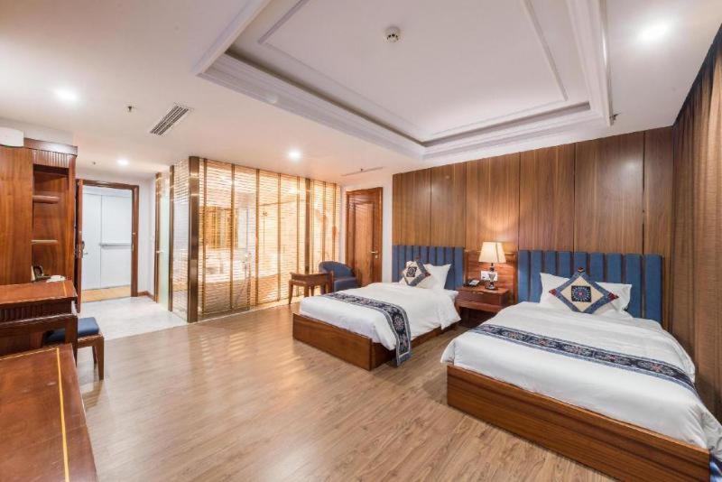 Superior Balcony Room - Photo 6