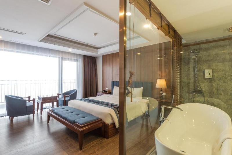 Superior Balcony Room - Photo 3