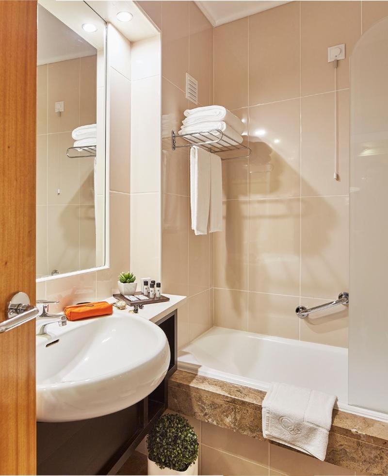 Superior Double Room thumbnail 6