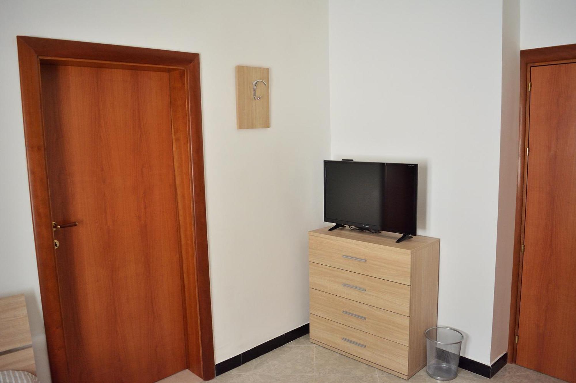 Family Room - Photo 10