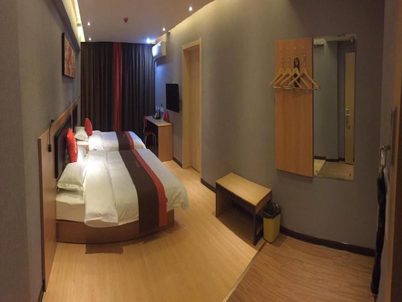 Standard Twin Room photo 2