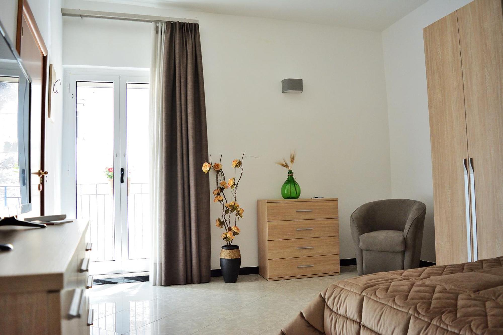 Family Room - Photo 4