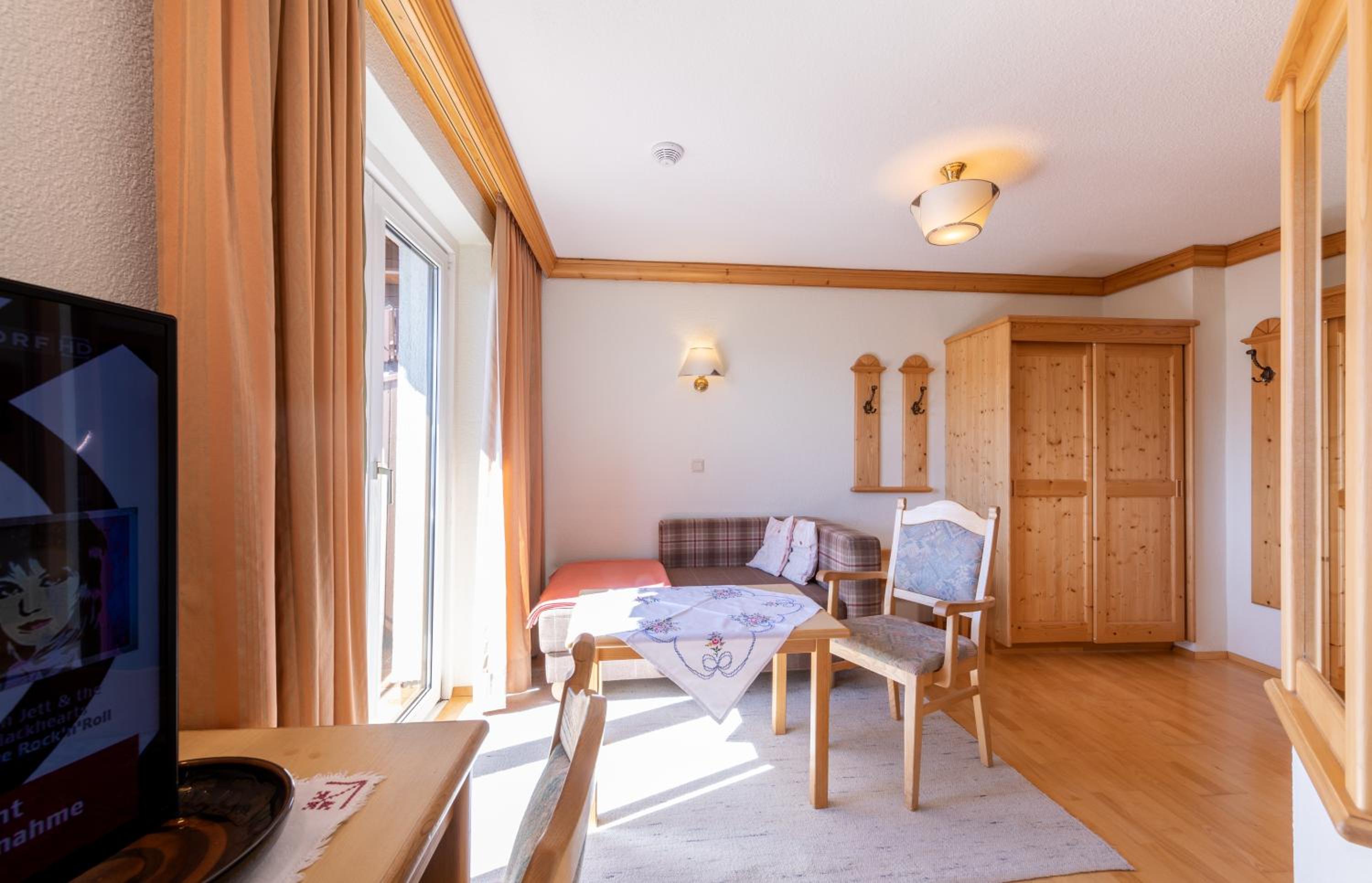 Junior Suite with Balcony photo 2