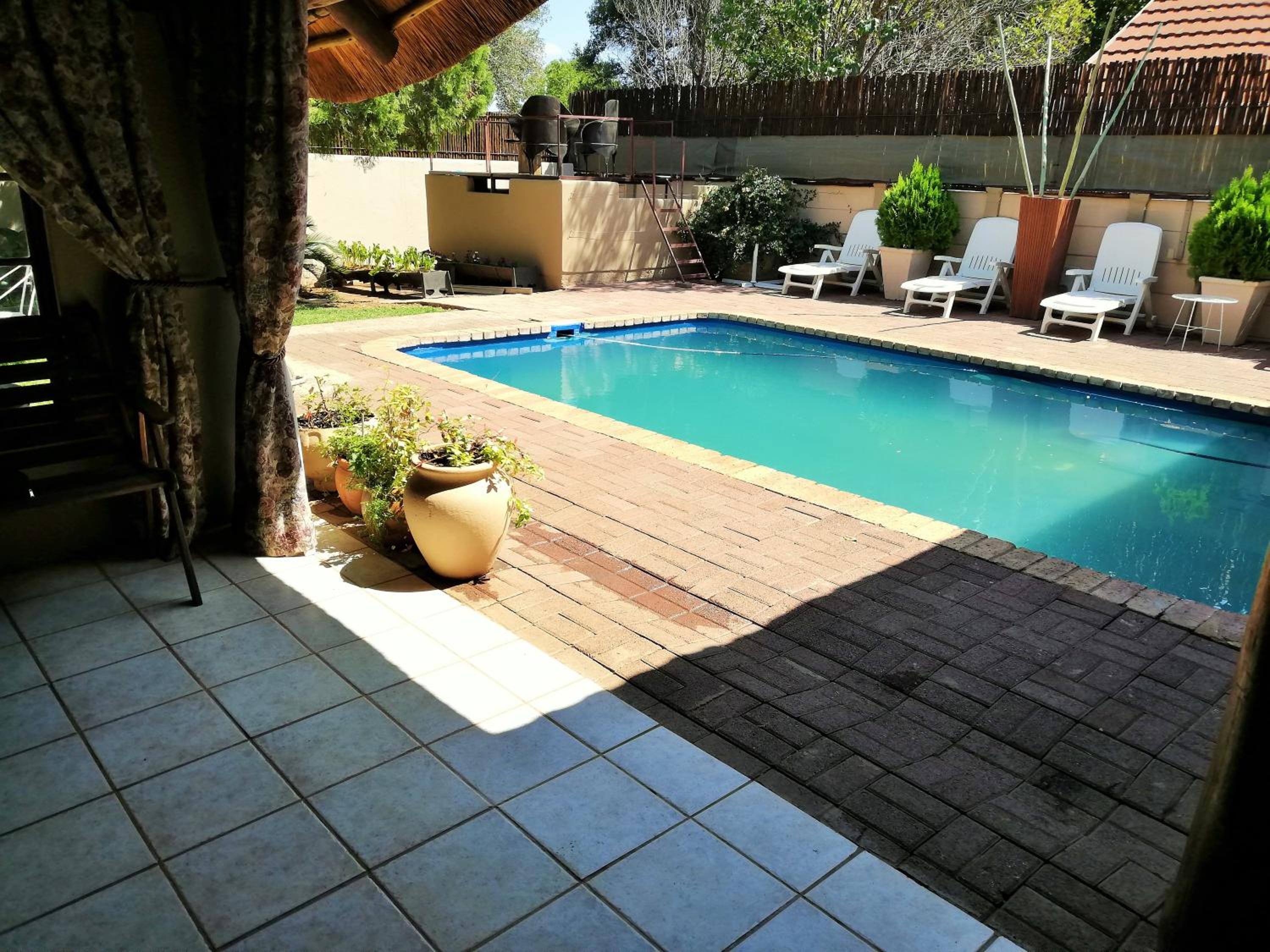 Double Room with Pool View photo 2