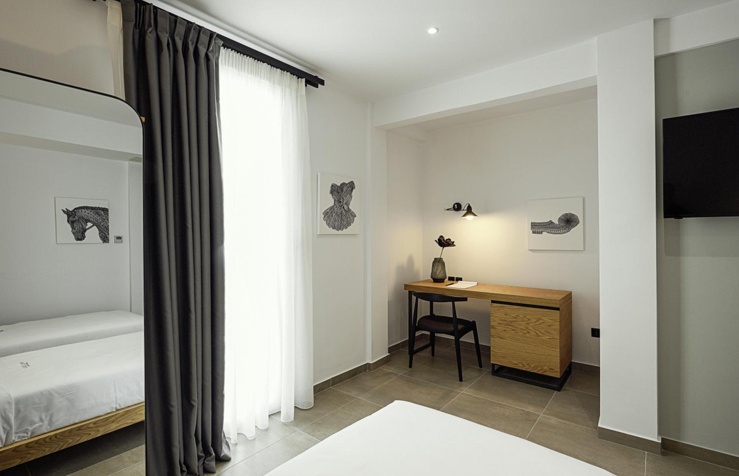 Standard Double or Twin Room - Photo 5
