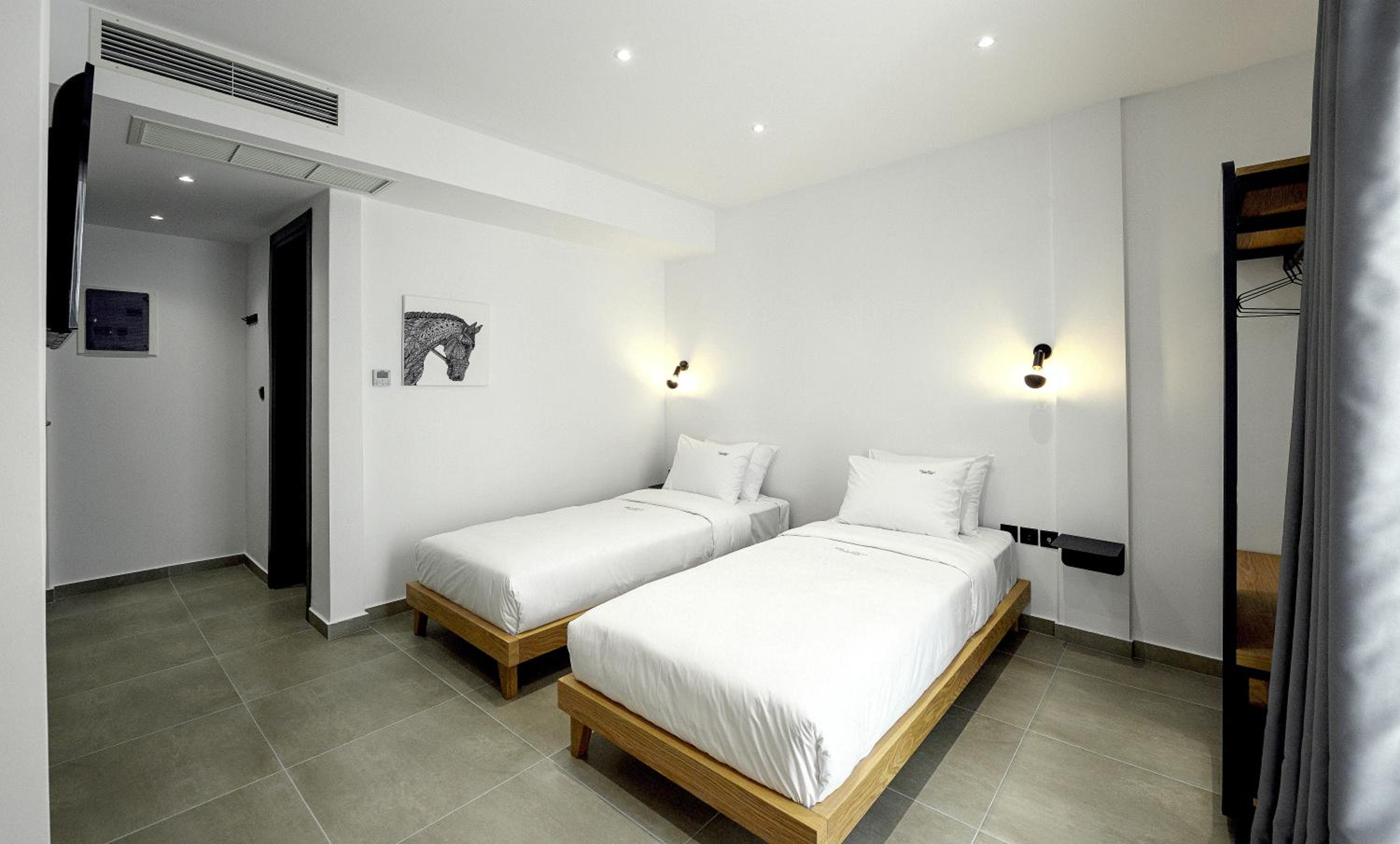 Standard Double or Twin Room - Photo 8