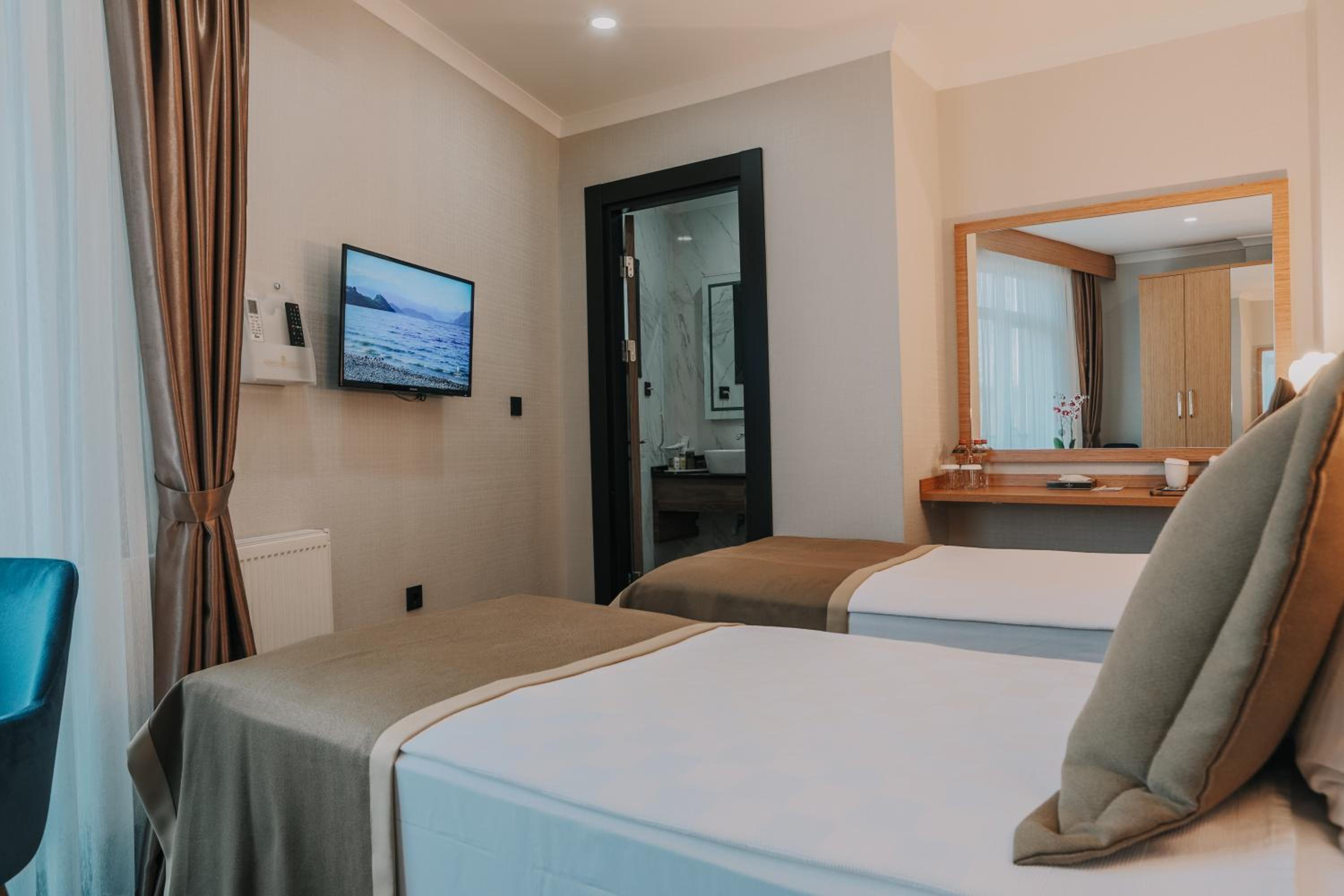 Deluxe Twin Room photo 2