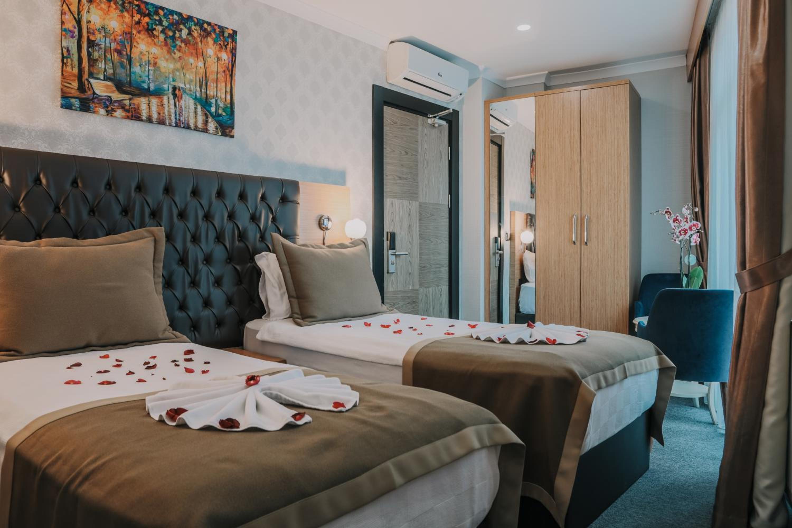 Deluxe Twin Room photo 2