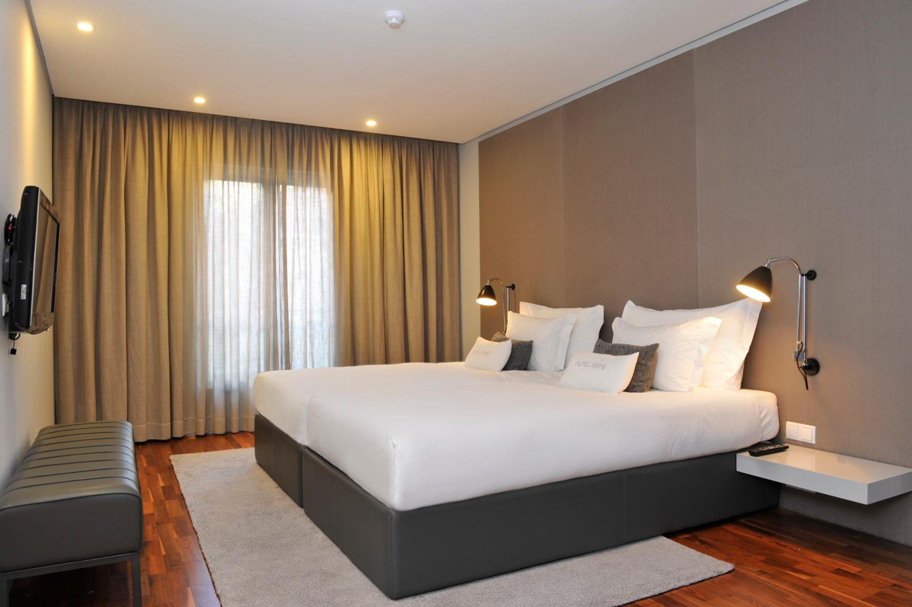 Premium Suite With Two Bedrooms - Photo 10