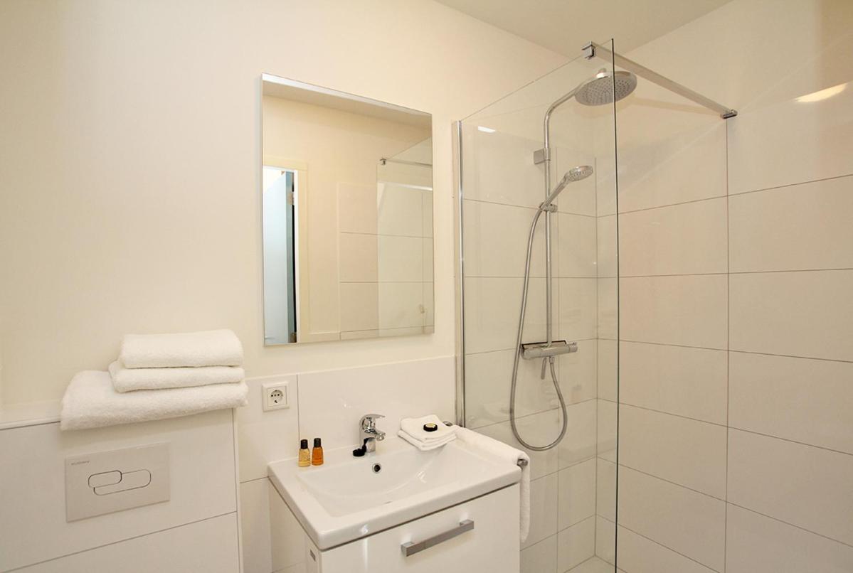 One-Bedroom Apartment 05 - Photo 14