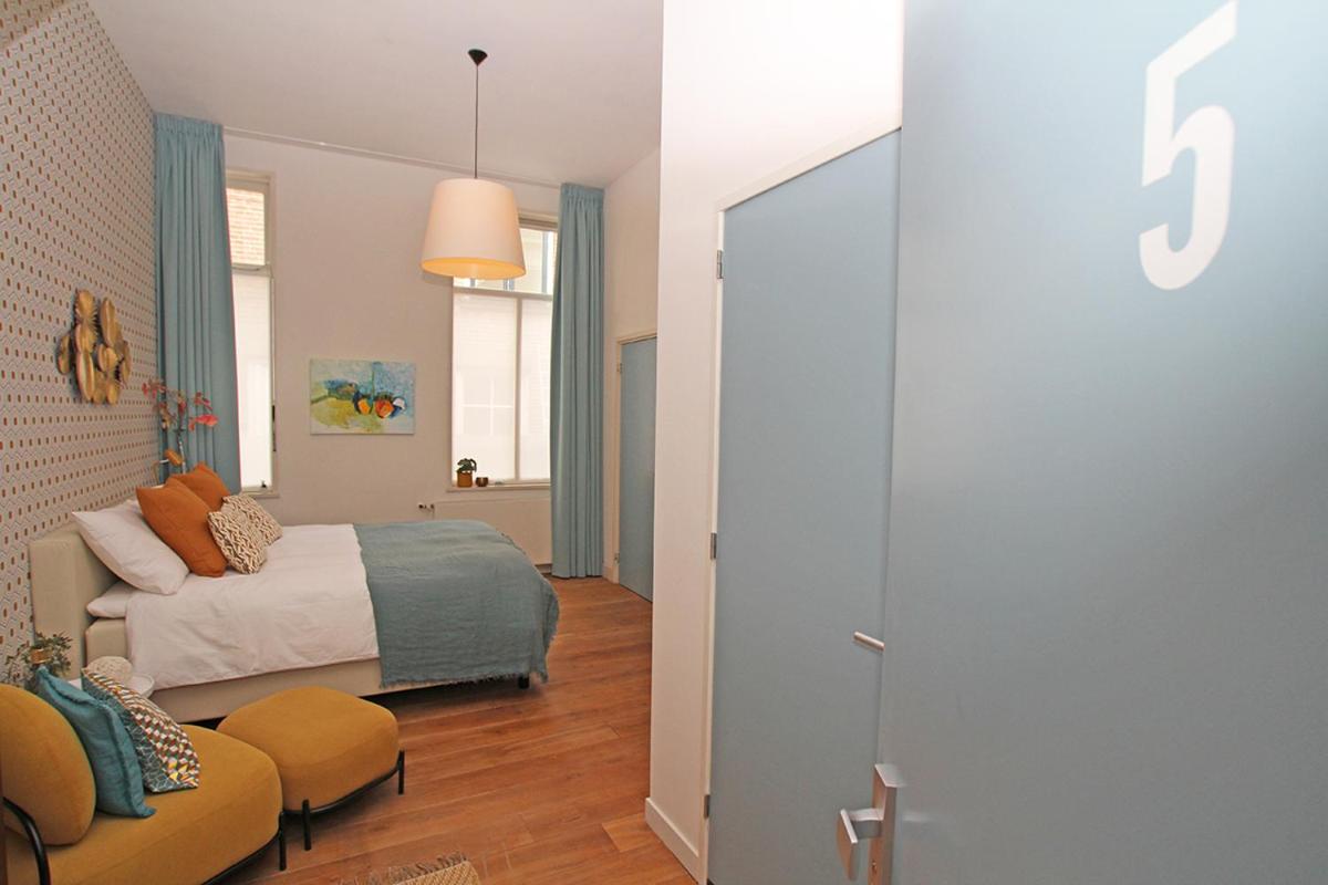 One-Bedroom Apartment 05 - Photo 12