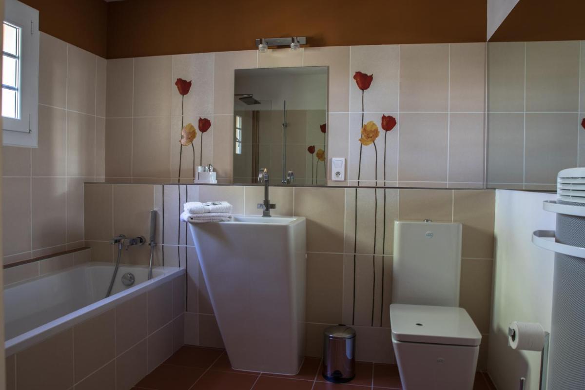 King Suite - Photo 3