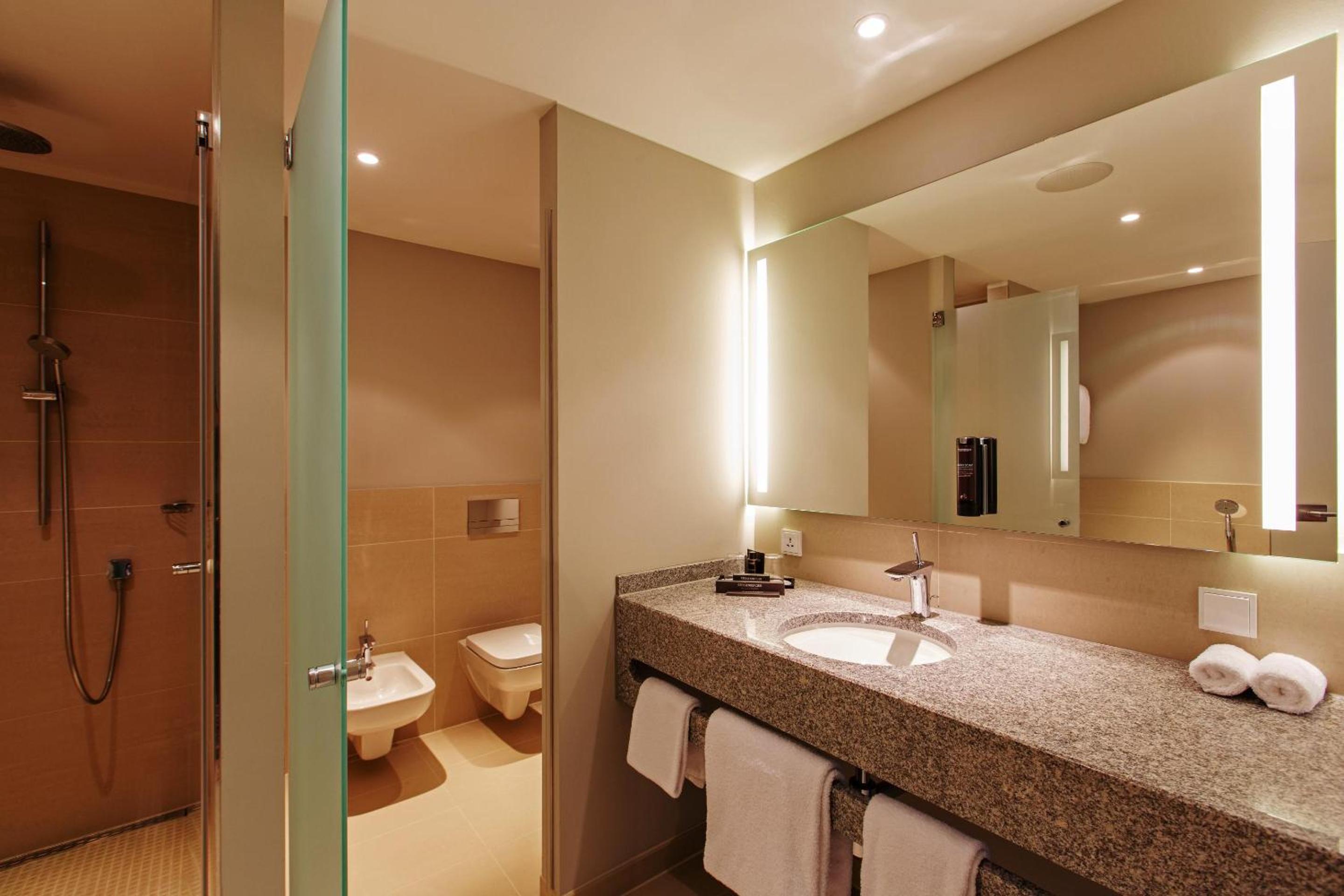 Suite - Photo 6