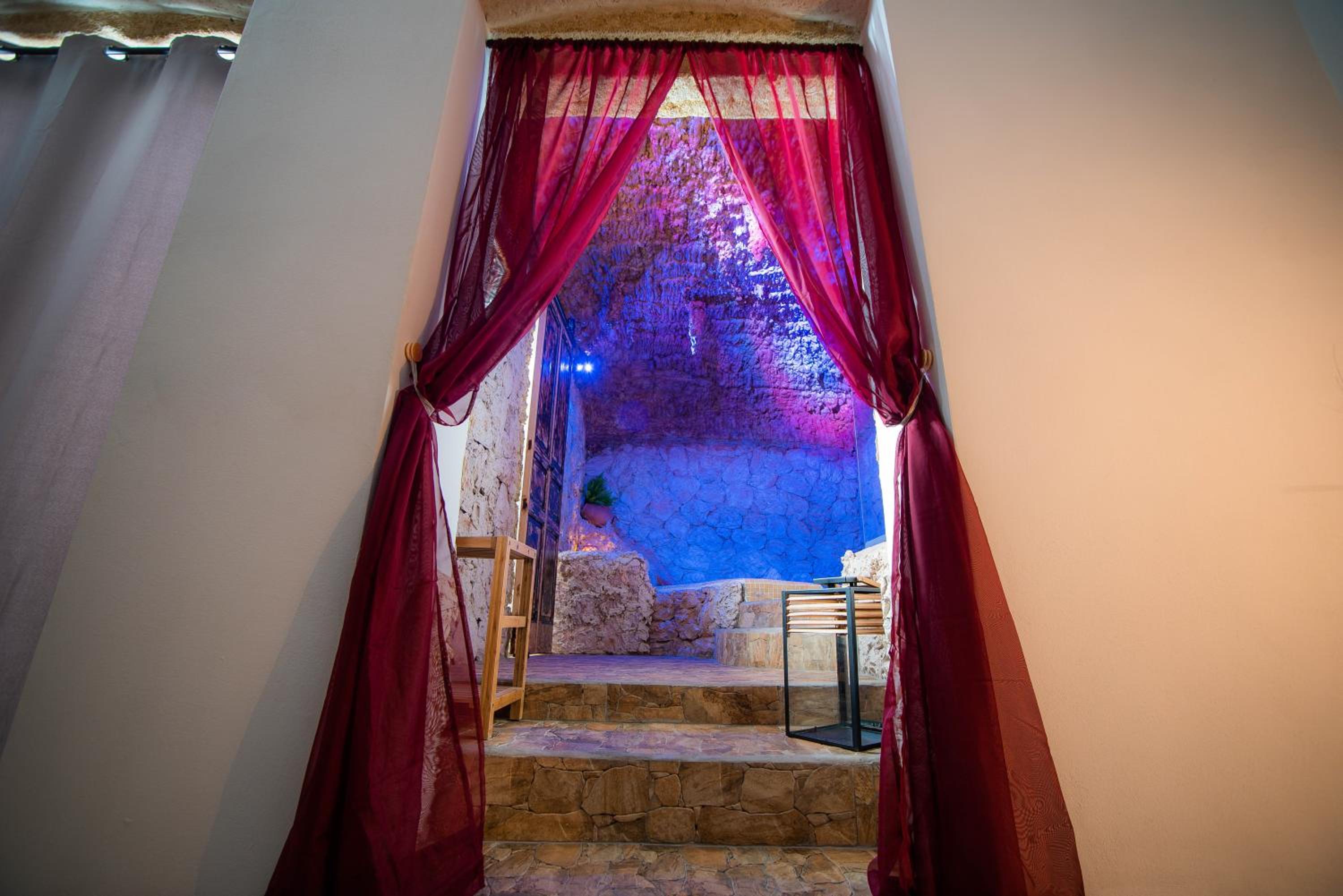 Double Room with Spa Bath photo 3
