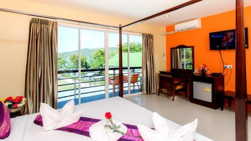 Deluxe Double Room with Balcony - Photo 3