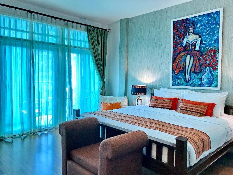 Premium Deluxe 1 King City View with Balcony - Photo 16