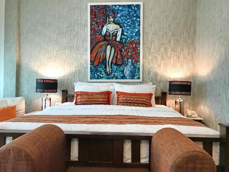 Premium Deluxe 1 King City View with Balcony - Photo 13
