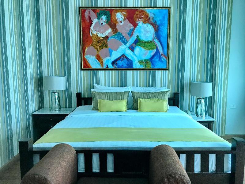 Premium Deluxe 1 King City View with Balcony - Photo 11