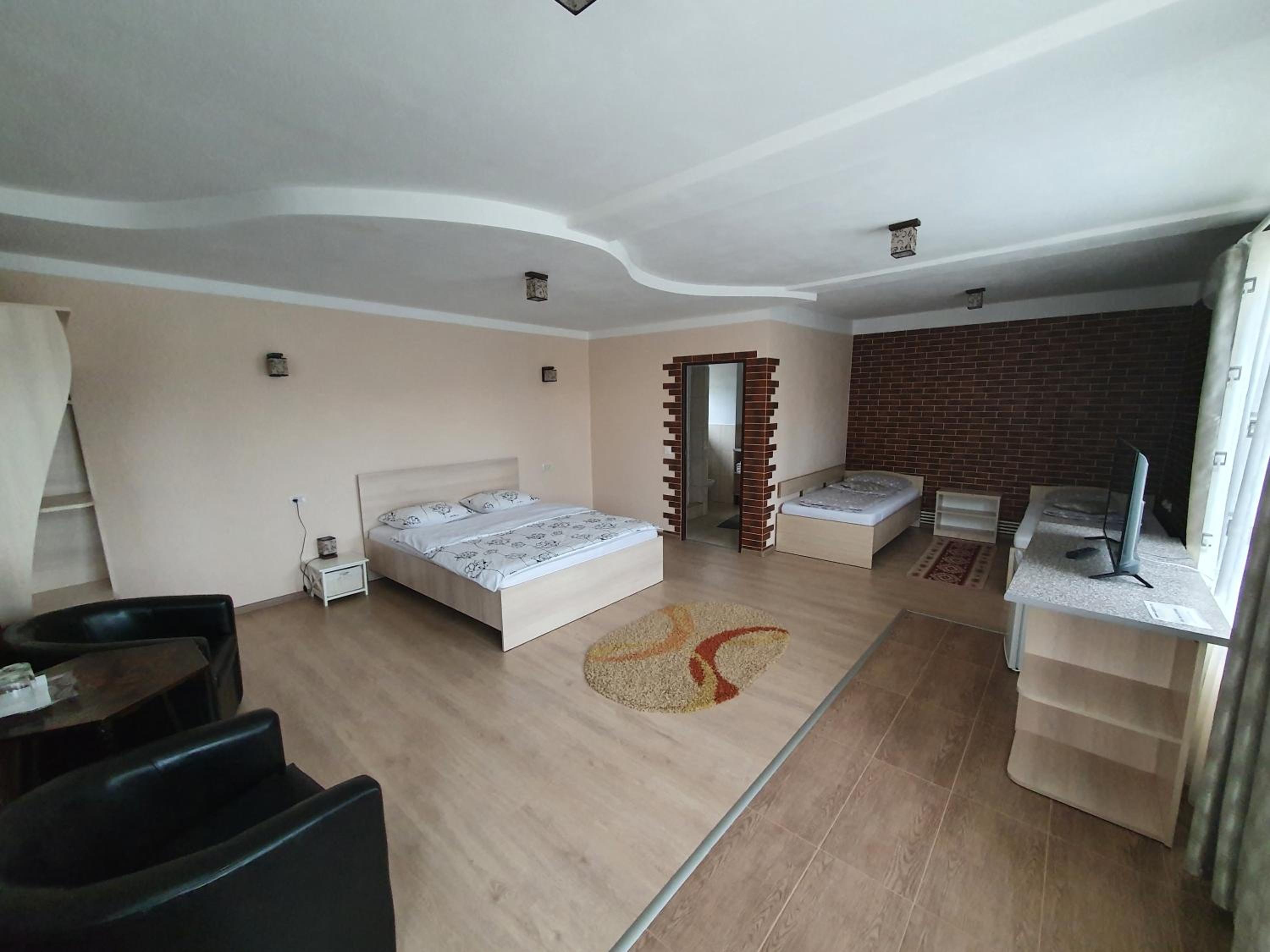 Deluxe Family Room - Photo 1