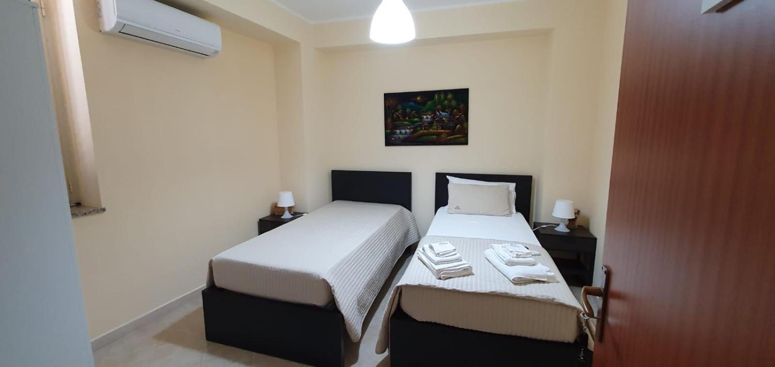 Single Room with Private Bathroom photo 1