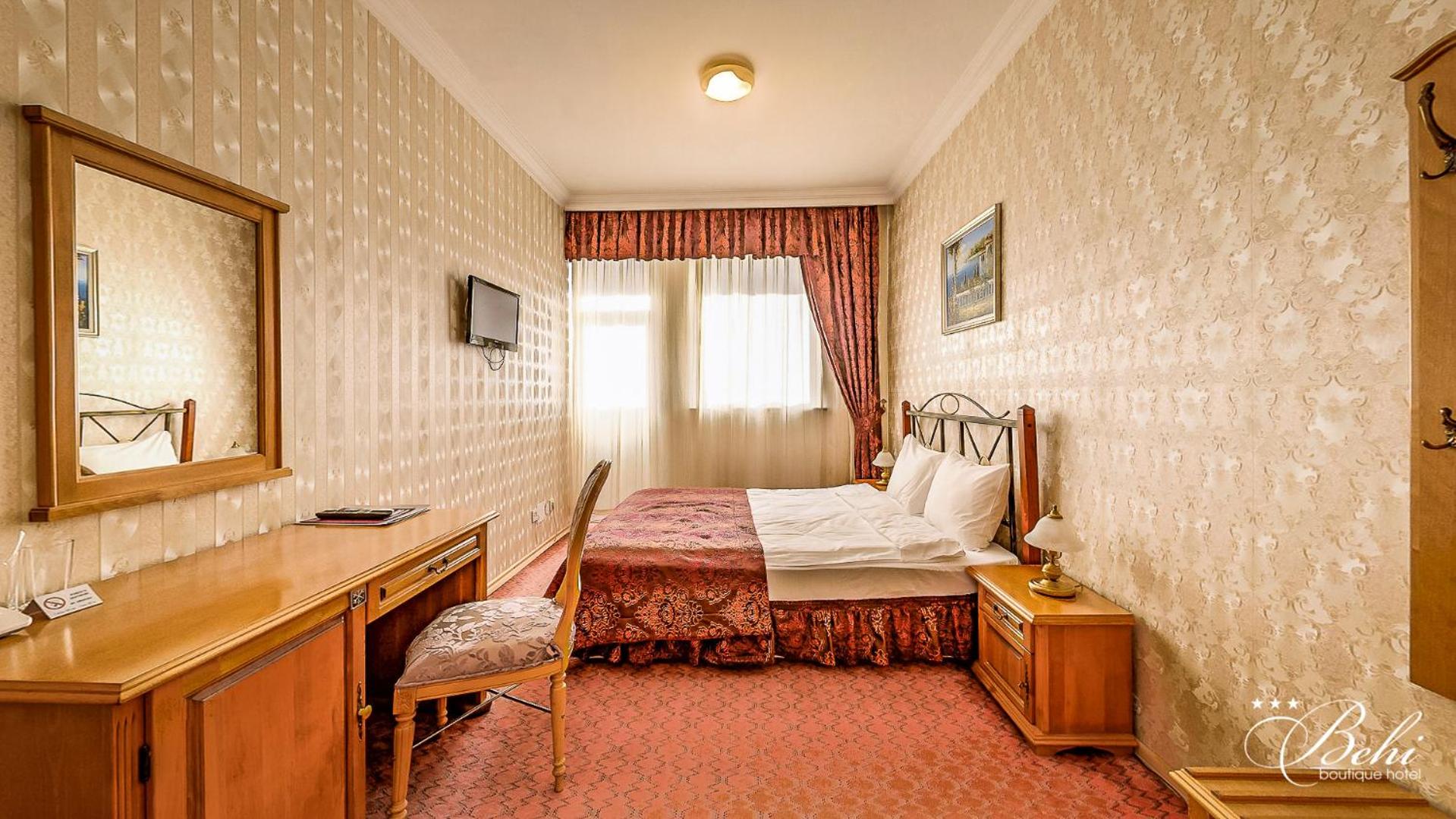 Double Room with Balcony - Photo 3