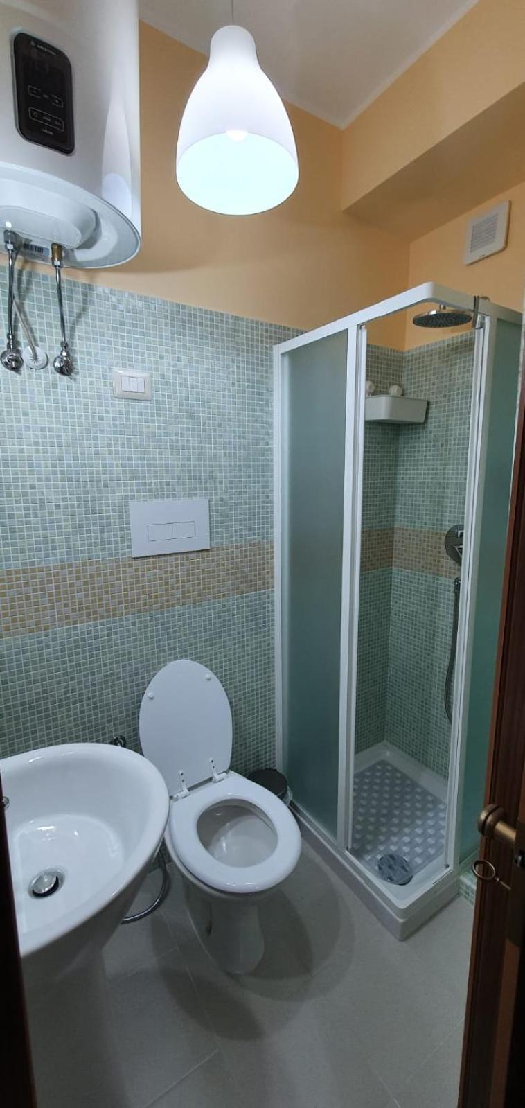 Single Room with Private Bathroom photo 2