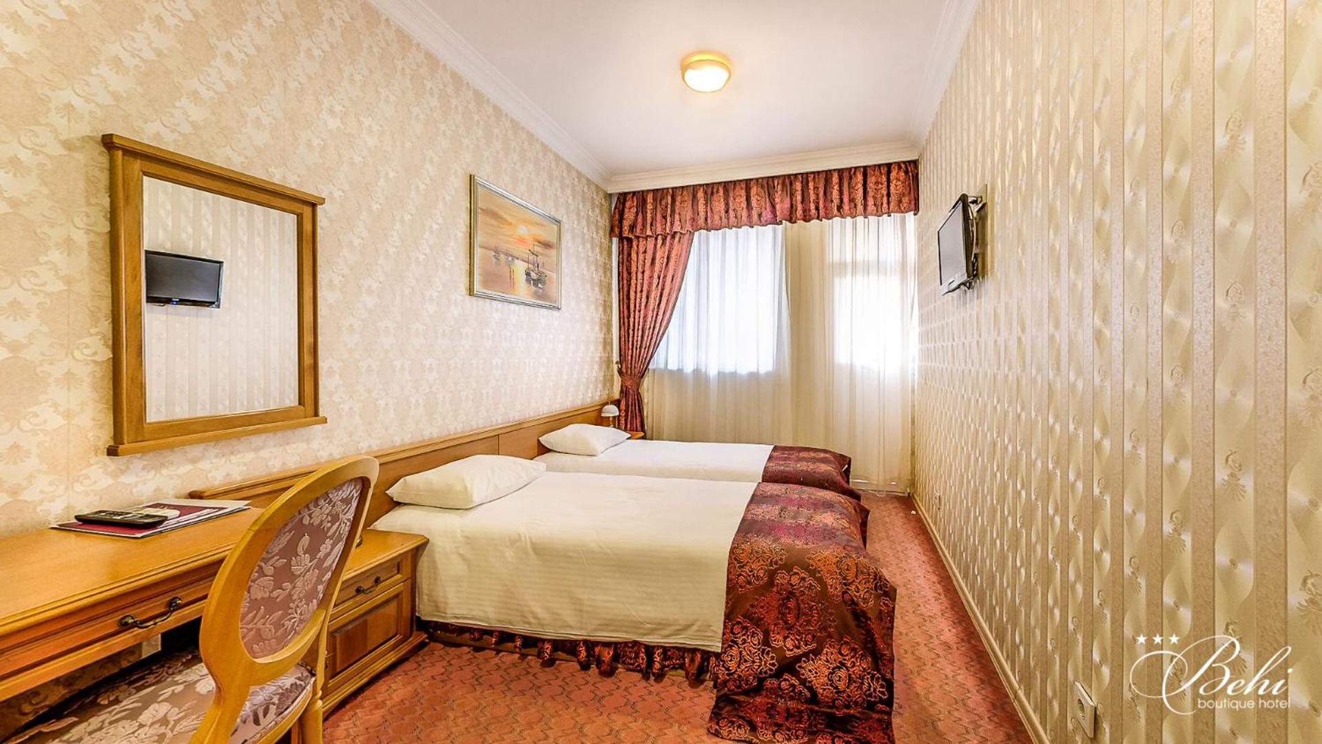 Double Room with Balcony - Photo 7