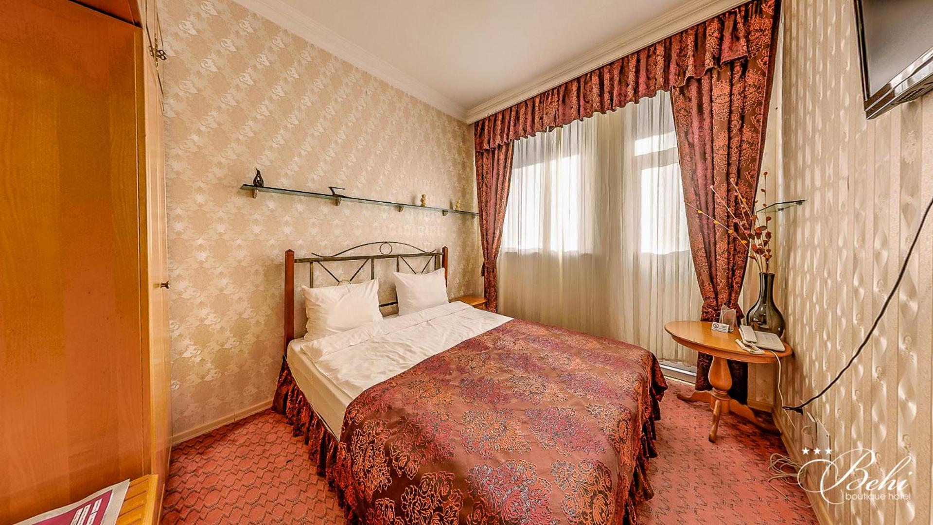 Double Room with Balcony - Photo 4