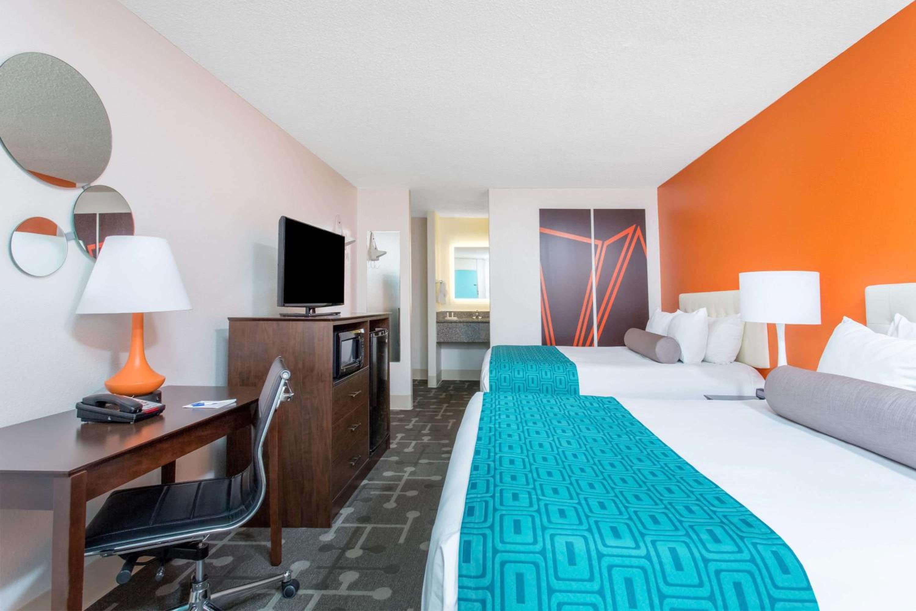 Queen Room with Two Queen Beds - Non-Smoking - Photo 1