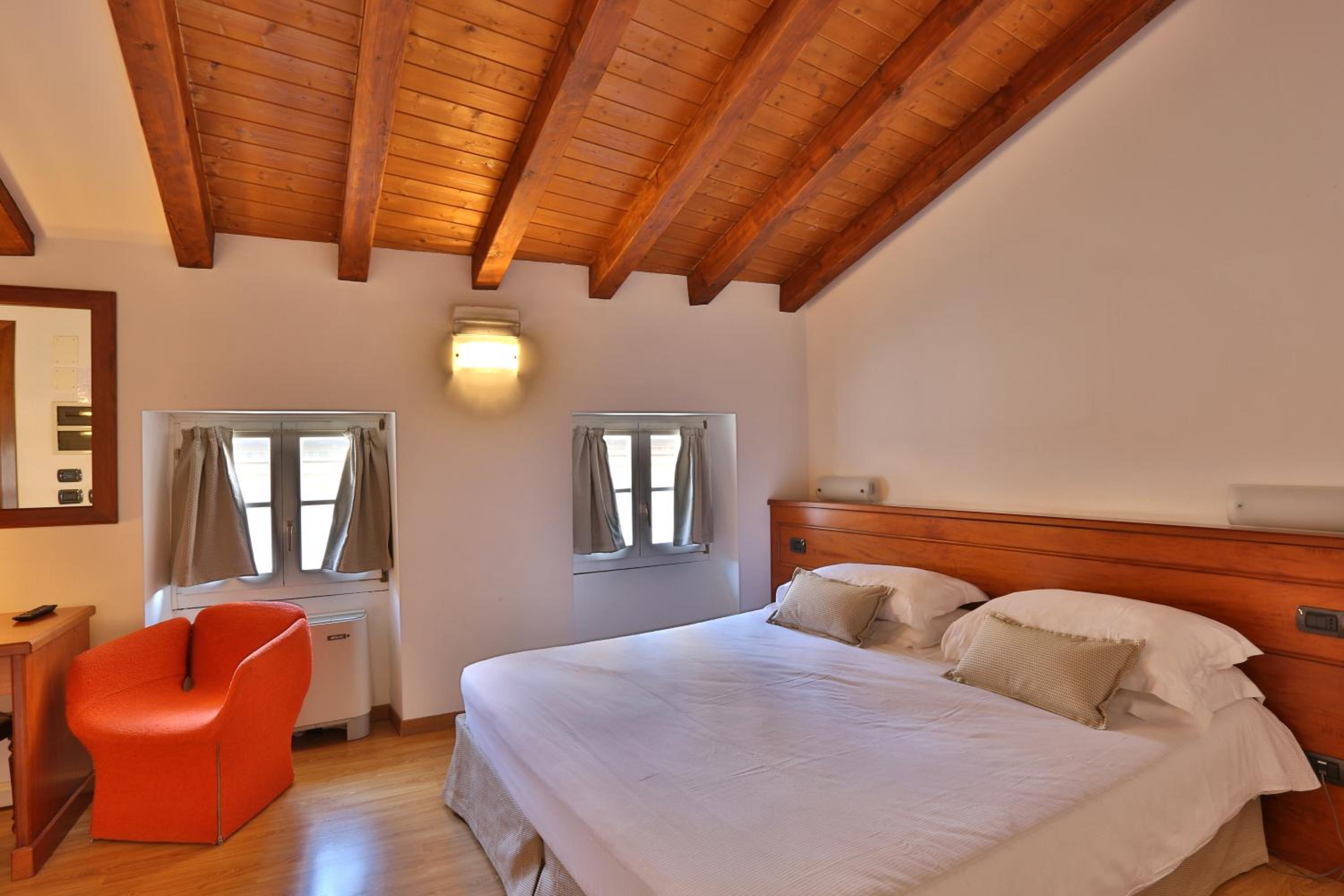 Quadruple Room with Private Bathroom