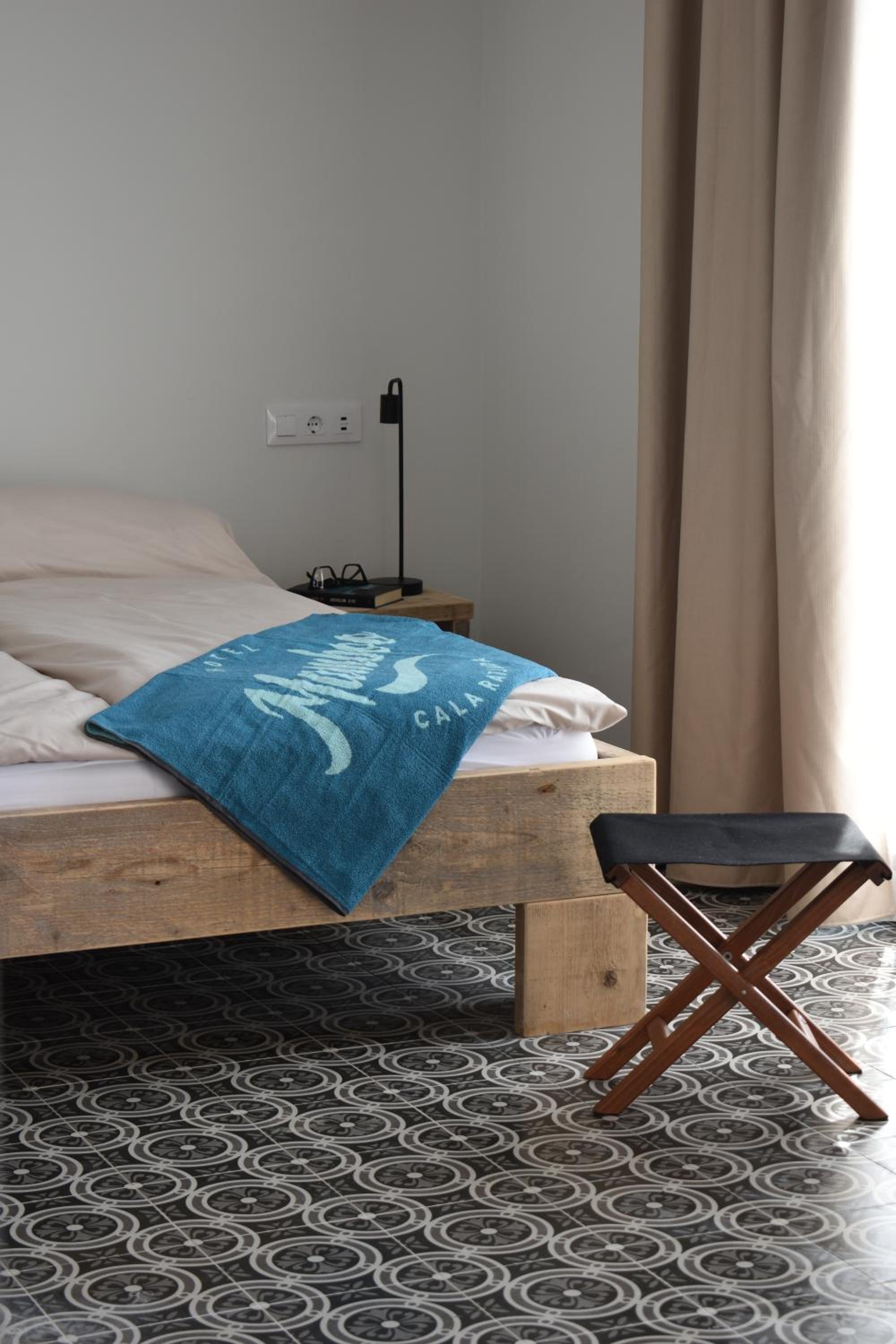 Standard Double Room - Photo 7