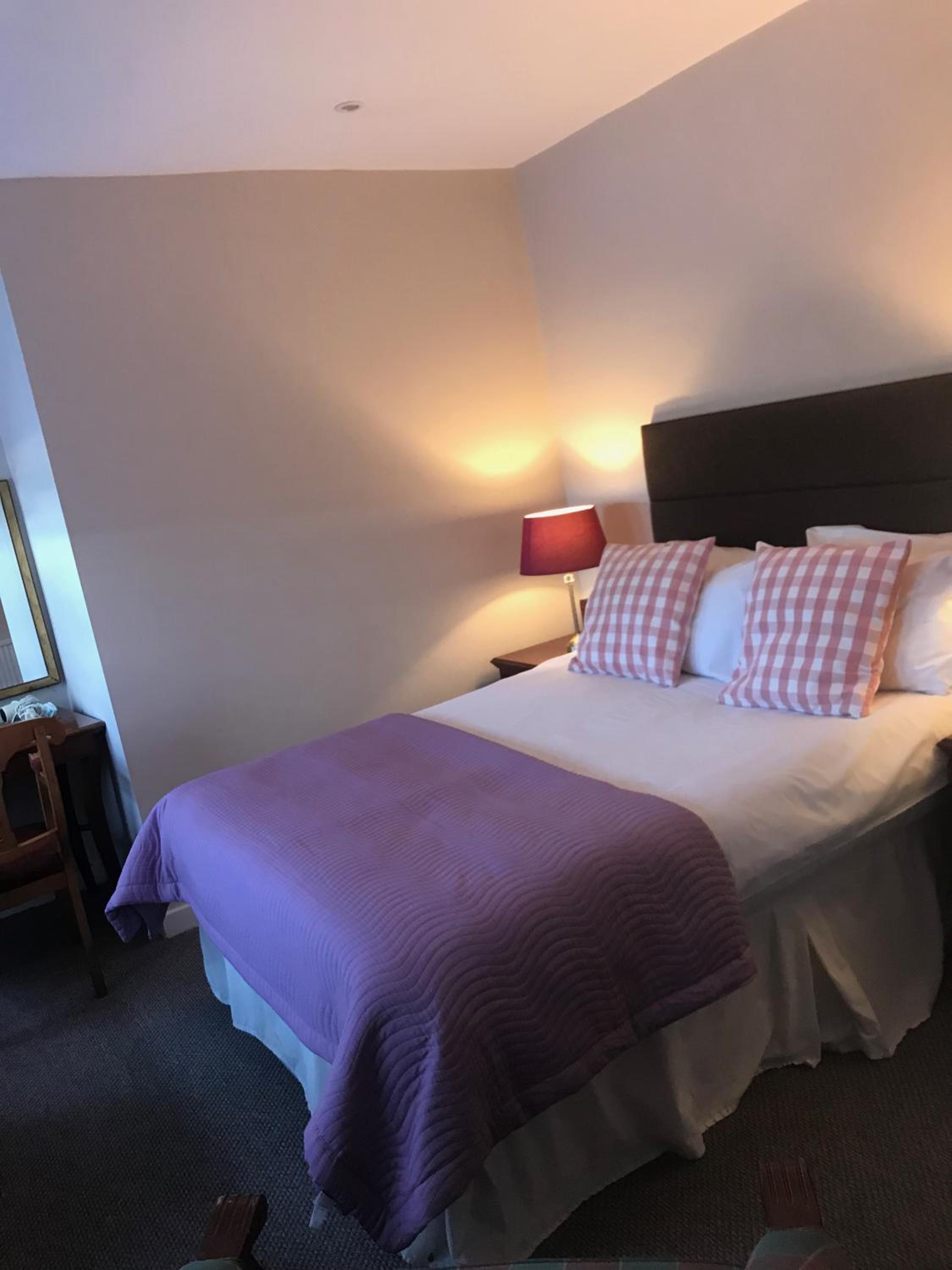 Budget Double Room - Photo 7