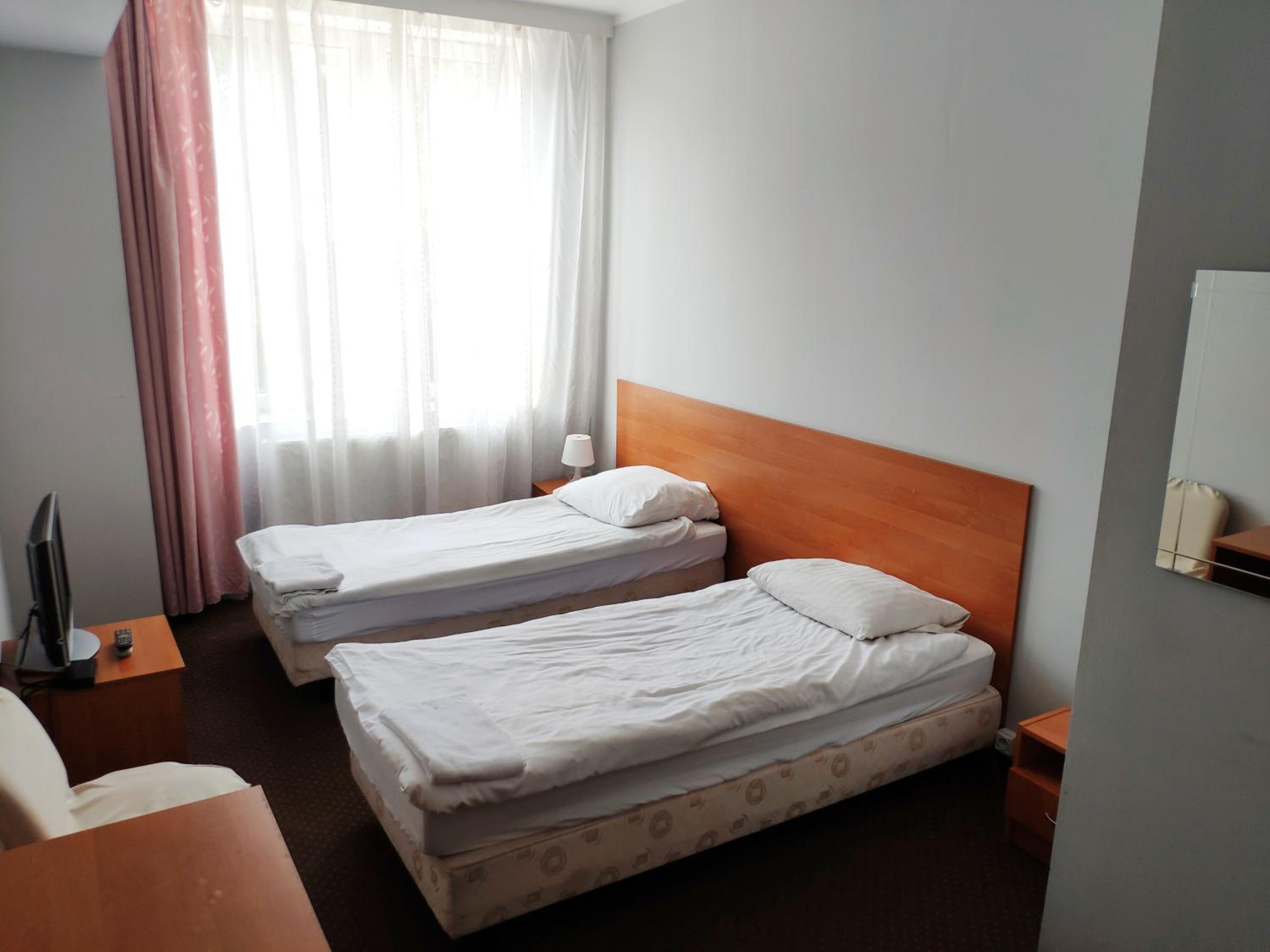 Economy Twin Room - Photo 1