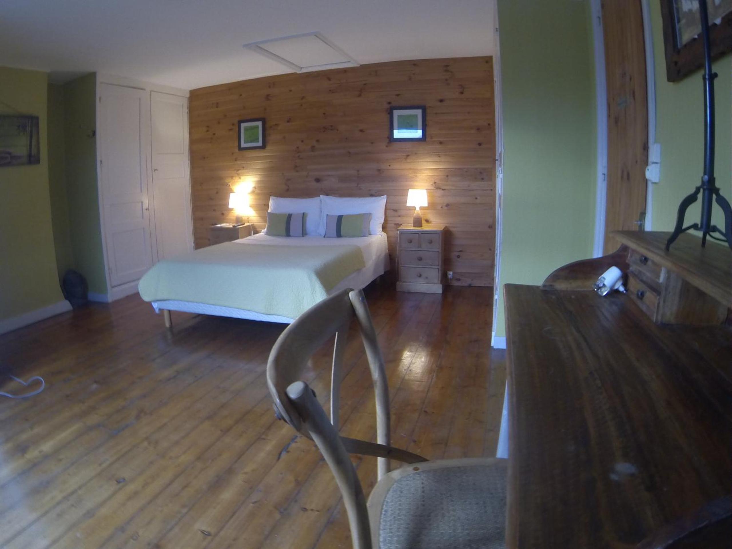 Budget Double Room - Photo 7