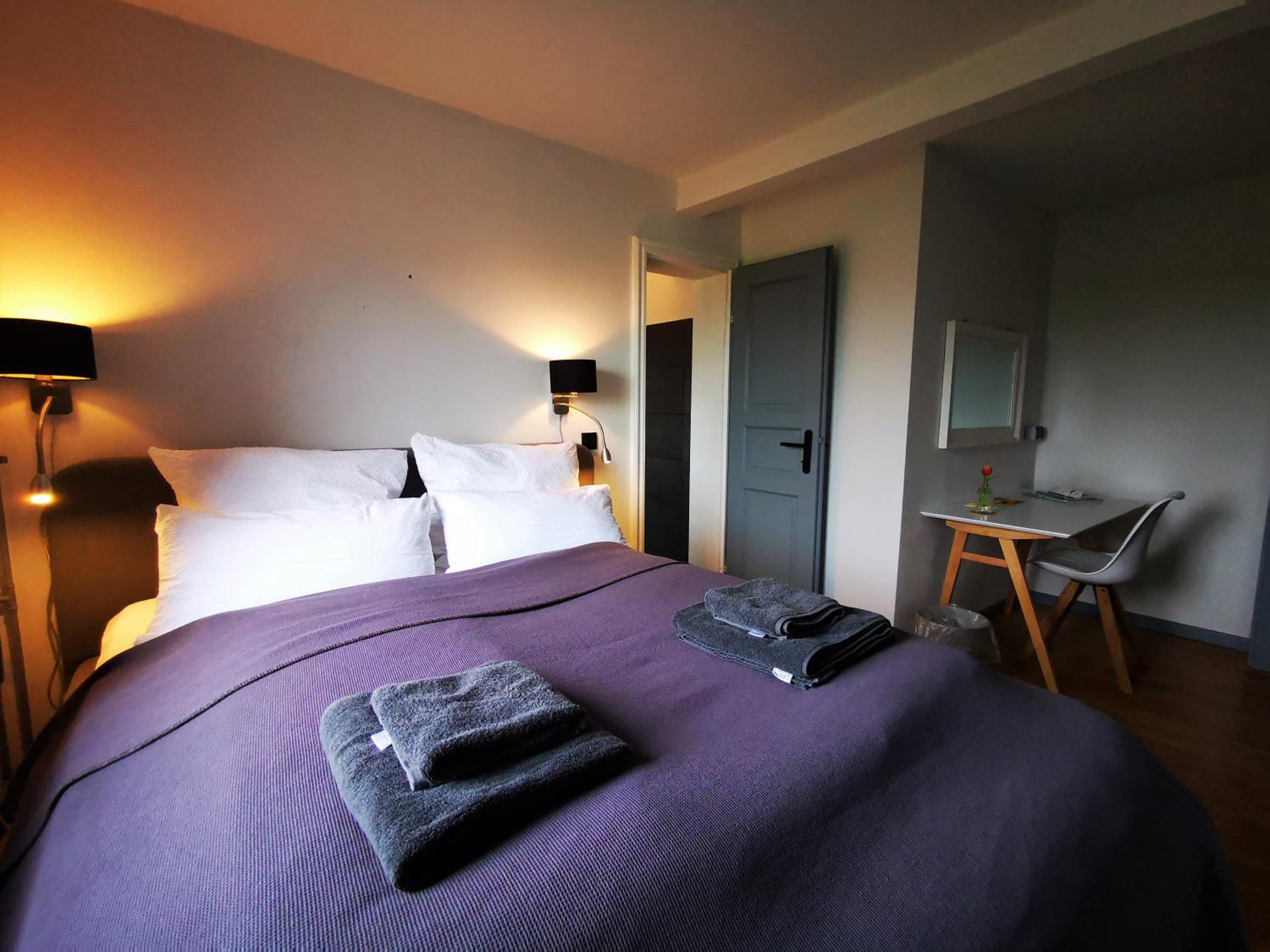 One-Bedroom Superior Apartment - Photo 8